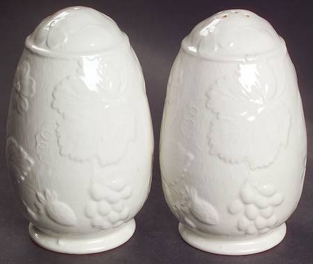 Strawberry and Grape Leaf White (Davenport) Salt & Pepper Set