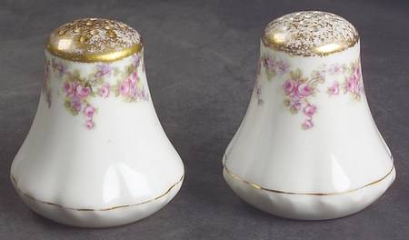 Bridal Wreath Salt & Pepper Set