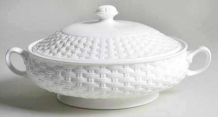 Basketweave Round Covered Vegetable