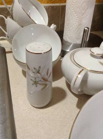 Gala Pepper Shaker