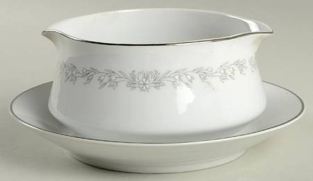 Bridal Wreath Gravy Boat with Attached Underplate
