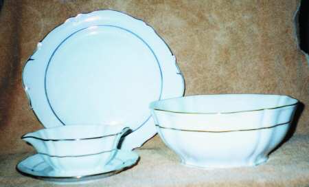 BOY18 Gravy Boat with Attached Underplate