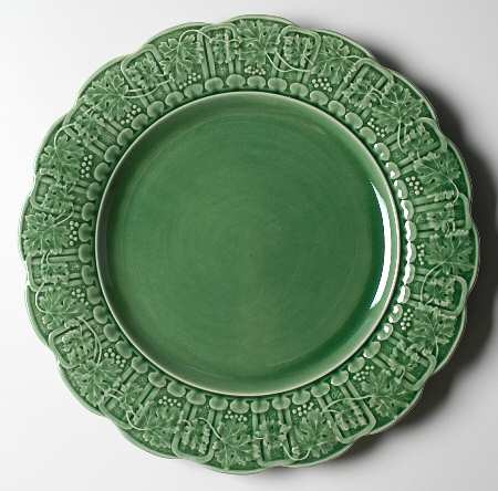 Green Grape Leaf 12" Chop Plate (Round Platter)