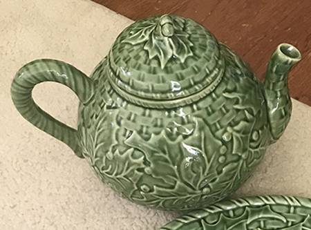 Holly (Christmas Holly) Teapot & Lid
