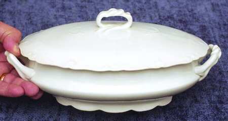 4380 Oval Covered Vegetable