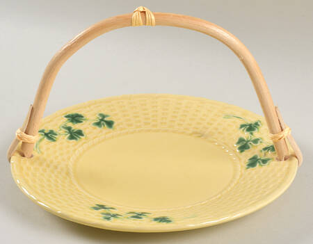 Shamrock 5 3/8"-5 5/8" Bamboo Handled Serving Plate  HC