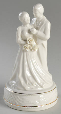 Claddagh Collection Bride and Groom Cake Topper