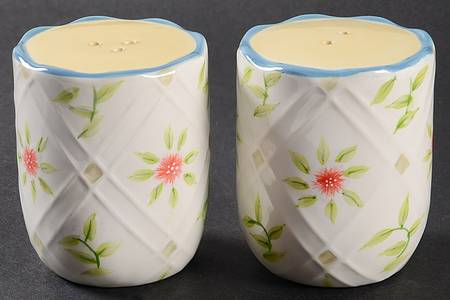 Country Inn Salt & Pepper Set