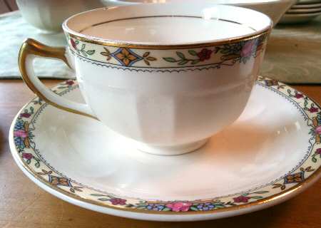 B1S2 Footed Cup & Saucer Set
