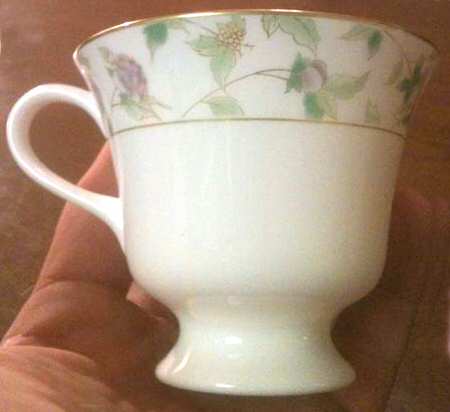 BOE1 Footed Cup