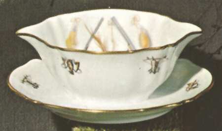 Trophee (Scalloped) Gravy Boat with Attached Underplate