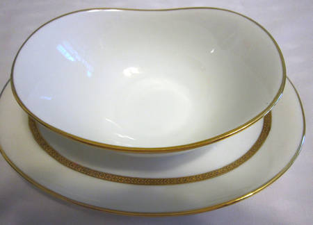 BER613 Gravy Boat with Attached Underplate