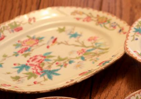 Cuckoo (Scalloped, White, Globe Backstamp) 11" Oval Serving Platter
