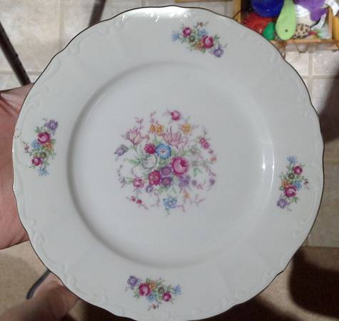 Bouquet (Platinum Trim) by Bohemia Ceramic Works