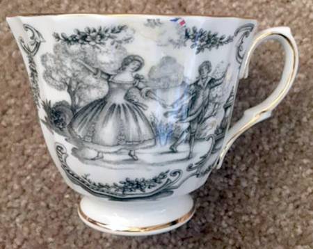 BNY13 Footed Cup