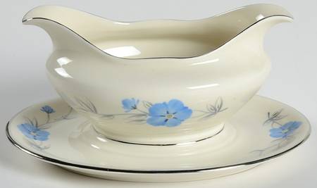 Beatrice Gravy Boat with Attached Underplate