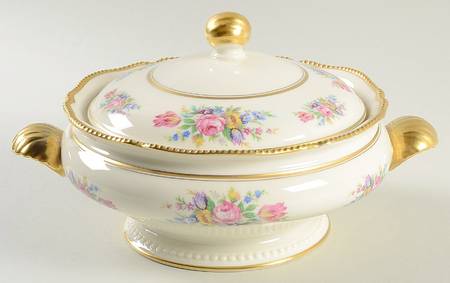 Castleton Bouquet Round Covered Vegetable by Castleton (USA)
