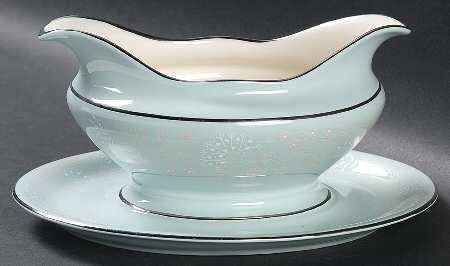 Corsage Gravy Boat with Attached Underplate