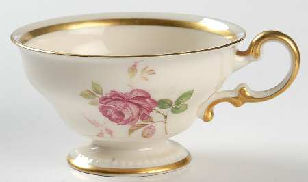 Dolly Madison Footed Cup