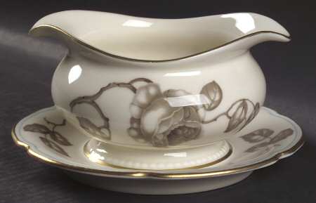 Gloria Gravy Boat with Attached Underplate