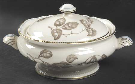 Gloria Round Covered Vegetable
