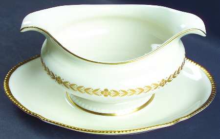 Laurel Gravy Boat with Attached Underplate