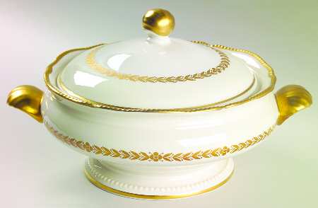 Laurel Round Covered Vegetable