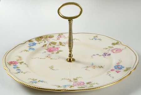 Sunnyvale Round Serving Plate with Handle (DP)