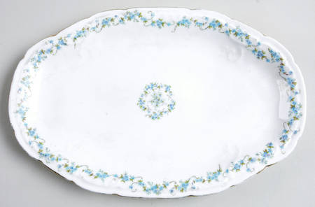 3248 (Scalloped) 11" Oval Serving Platter