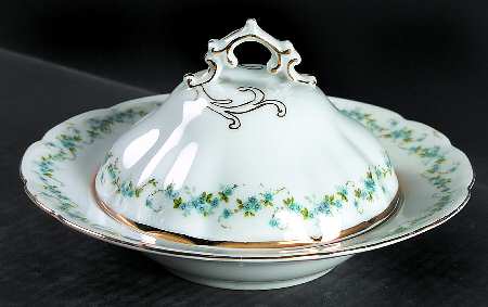 3248 (Scalloped) Round Covered Butter