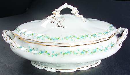 3248 (Scalloped) Oval Covered Vegetable