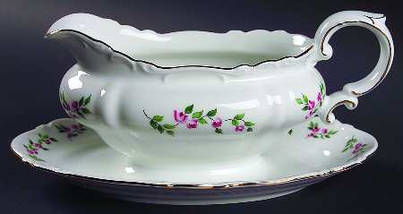 Juliette Gravy Boat with Attached Underplate