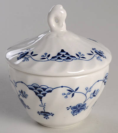 Finlandia (Swirl Rim, England) Sugar Bowl & Lid
