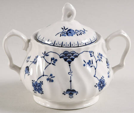 Finlandia (Swirl Rim, England) Sugar Bowl & Lid