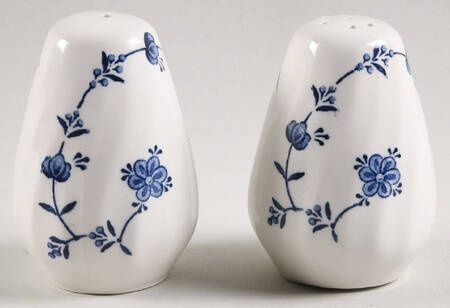 Finlandia (Swirl Rim, England) Salt & Pepper Set