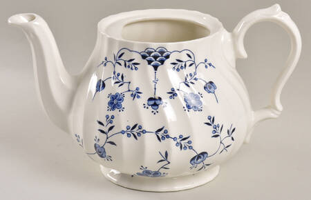 Finlandia (Swirl Rim, England) Teapot No Lid
