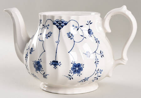 Finlandia (Swirl Rim, England) Teapot No Lid