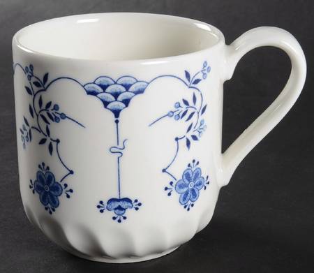 Finlandia (Swirl Rim, England) Small Mug