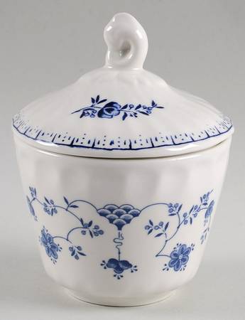 Finlandia (Swirl Rim, England) Sugar Bowl & Lid