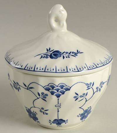 Finlandia (Swirl Rim, England) Sugar Bowl & Lid (Uses the Open Sugar As Base)