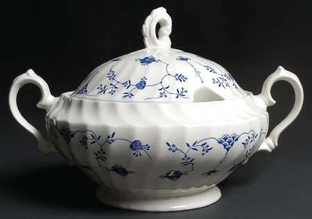 Finlandia (Swirl Rim, England) Tureen &  Lid
