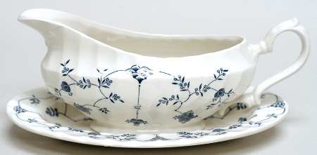 Finlandia (Swirl Rim, England) Gravy Boat & Underplate/Relish