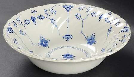 Finlandia (Swirl Rim, England) 8" Round Vegetable Bowl