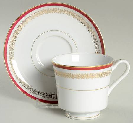 Elegante Footed Cup & Saucer Set