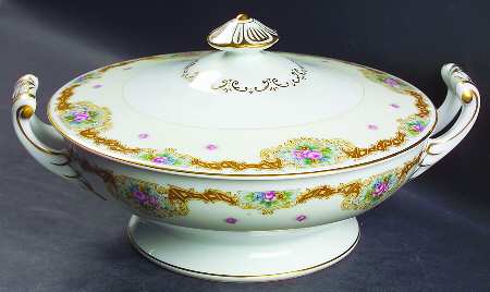 Regalia Round Covered Vegetable