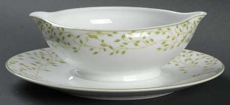 Fleur D' Eau Gravy Boat with Attached Underplate