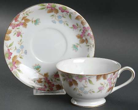 CAIETY-GAIETY Footed Cup & Saucer Set