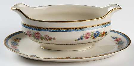 CHF5 Gravy Boat with Attached Underplate