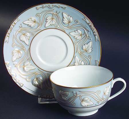 Eugenie Gris Footed Cup & Saucer Set
