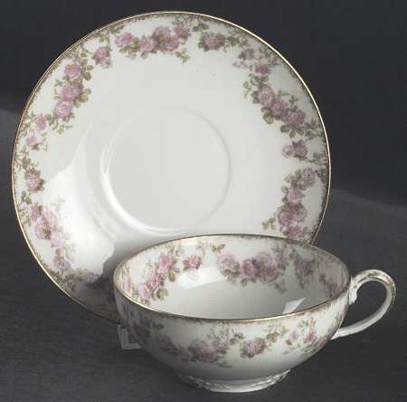 Schleiger 195G (Center Design) Flat Cup & Saucer Set